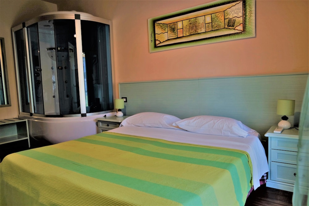 Junior Suite, Jetted Tub photo 2