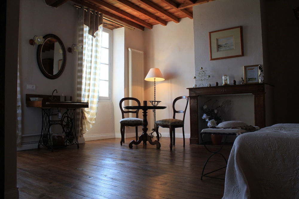 Double Room, Ensuite (Chambre Ivoire) photo 3