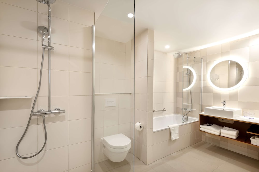 Suite, 1 Bedroom - Photo 9