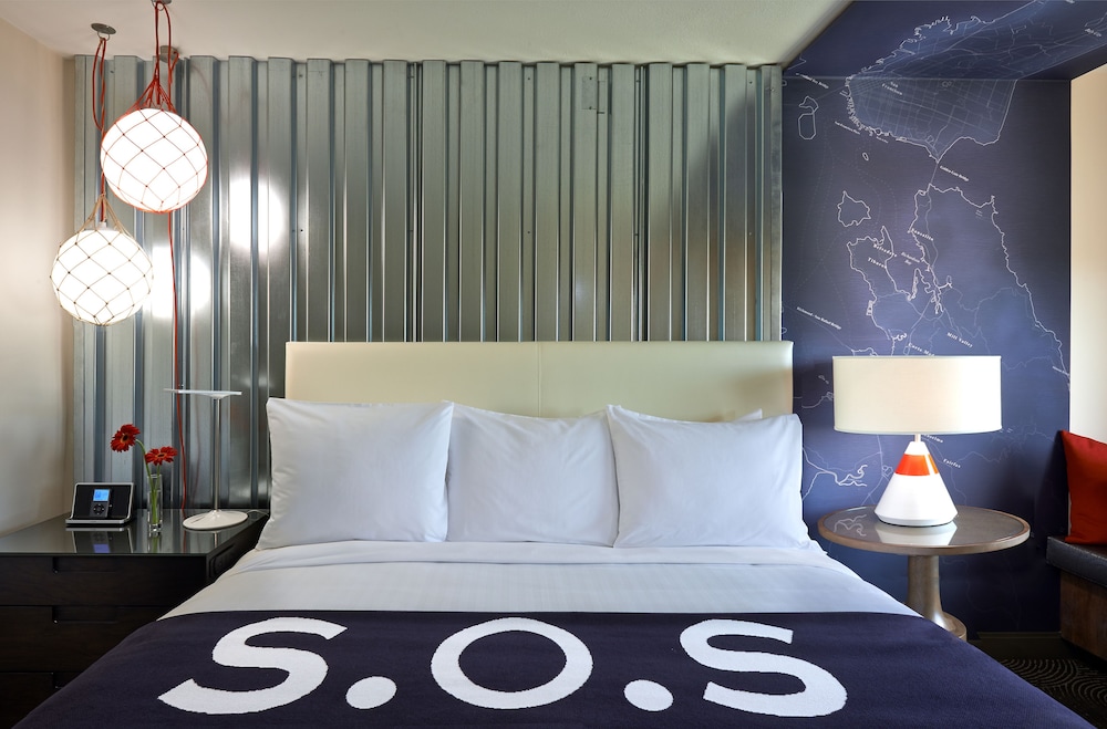 Deluxe Room, 1 King Bed, Balcony