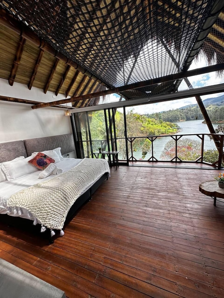 Grand Cabin