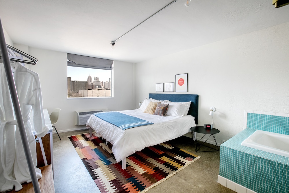Deluxe Room, 1 King Bed, Jetted Tub photo 3