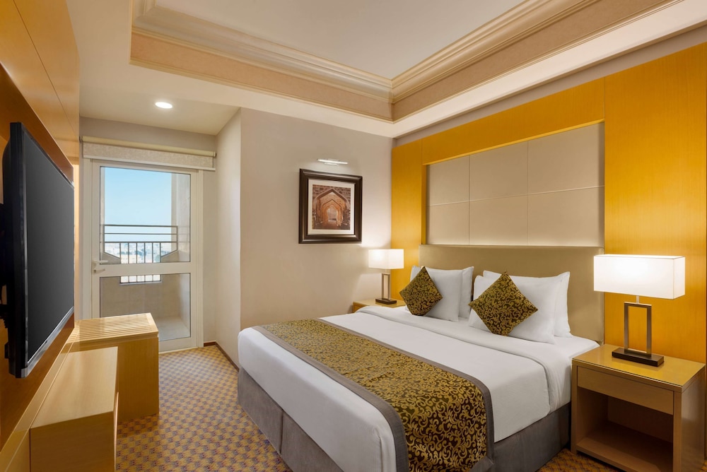 Suite, 1 King Bed, Accessible, Non Smoking - Photo 3