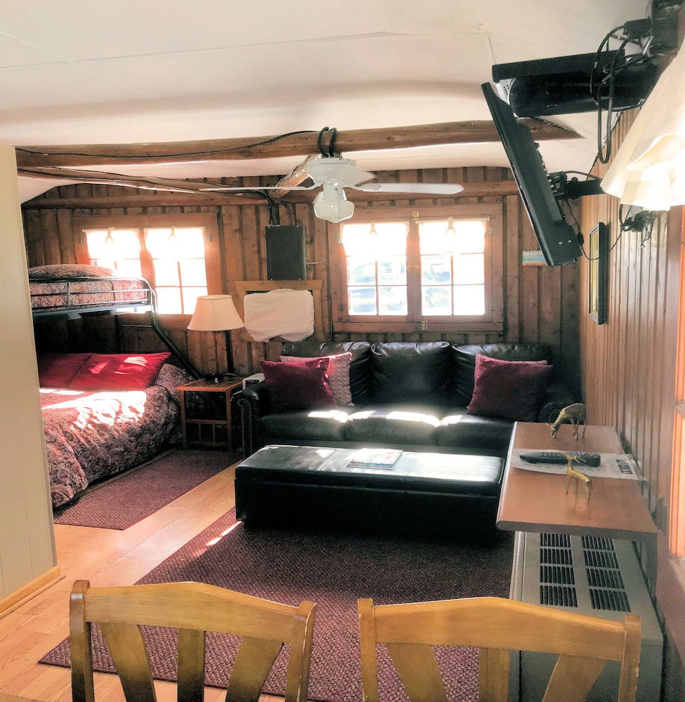 Cabin 5, Lakefront photo 2