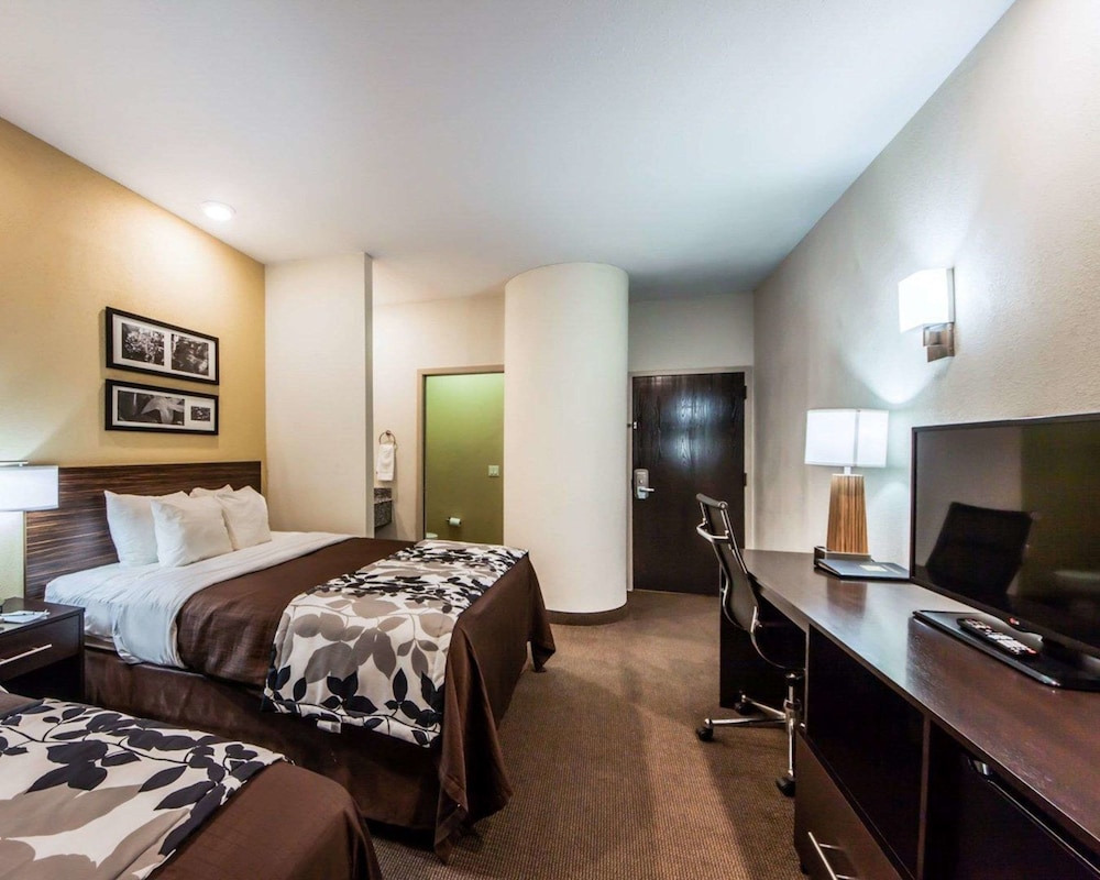 Standard Room, 1 Queen Bed, Non Smoking photo 2