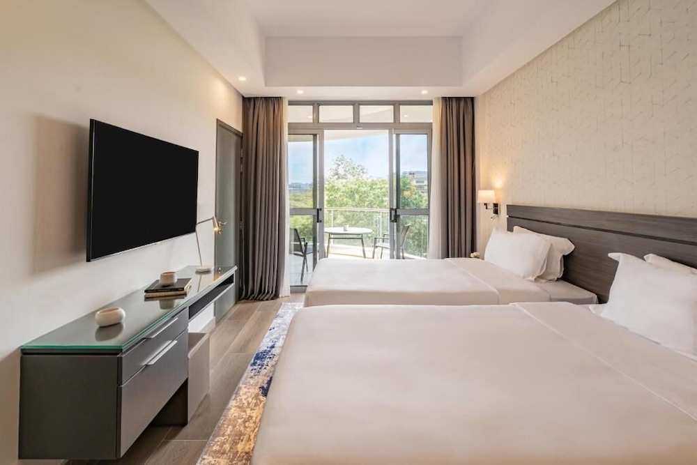 Suite, 1 Bedroom, Balcony (2 Doubles, High Floor) - Photo 4