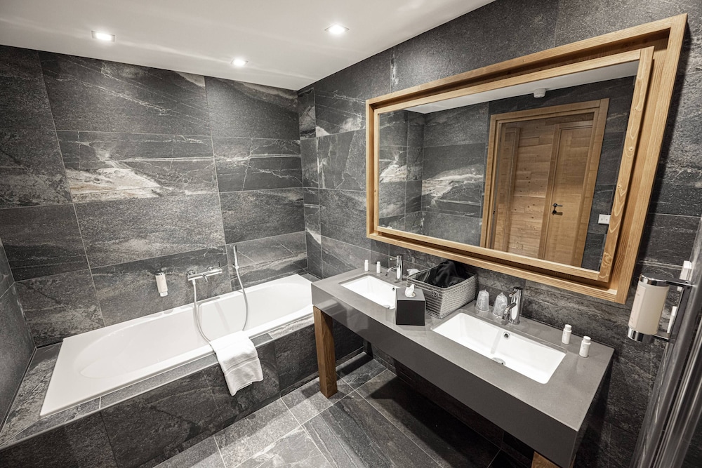 Superior Suite - Photo 2