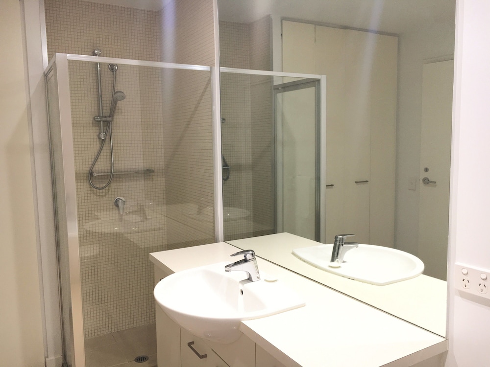 Two Bedroom One Bathroom Apartment photo 2