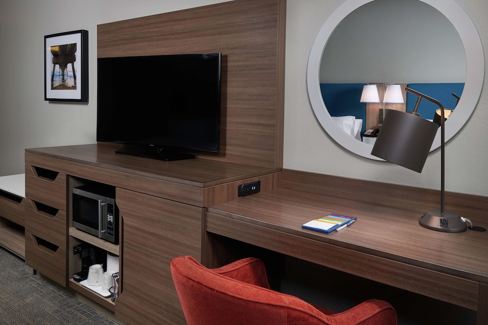 Room, 2 Queen Beds, Accessible, Balcony (Hearing) - Photo 2