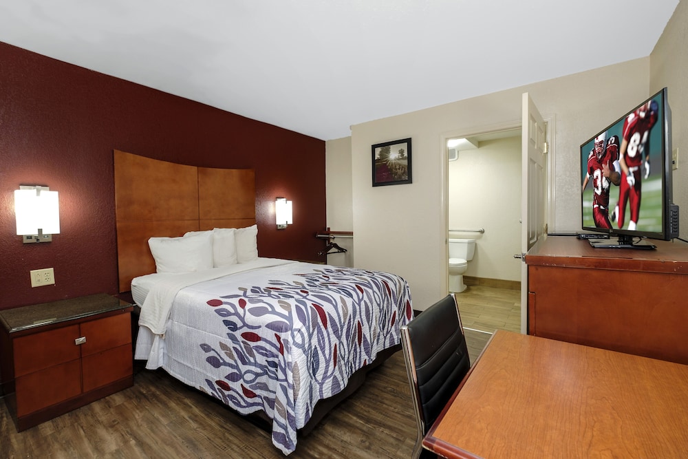 Deluxe Room, 1 Double Bed, Accessible, Smoking - Photo 2