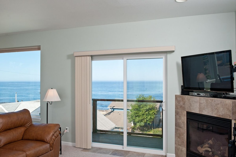 Second Floor Condo, 2 Bedrooms, Kitchen, Ocean View (Snuggle Inn) photo 3
