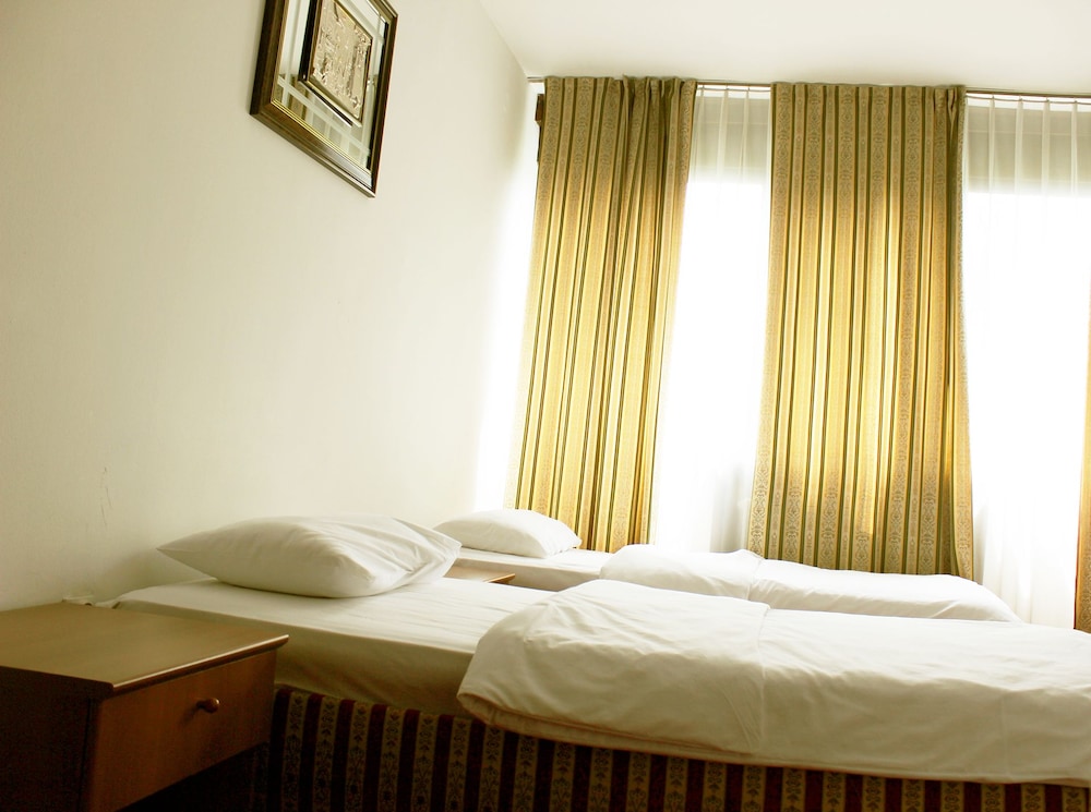 Family Suite, Multiple Beds, Non Smoking, City View - Photo 5