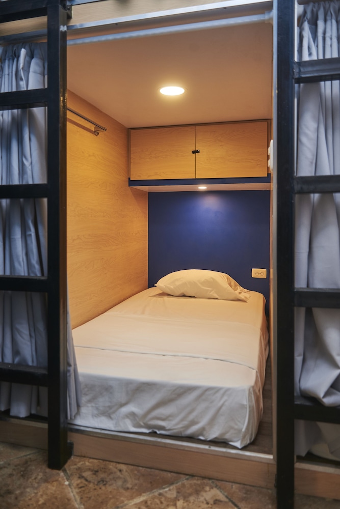 Basic Shared Dormitory, Multiple Beds, Non Smoking, Shared Bathroom (6 People) photo 2