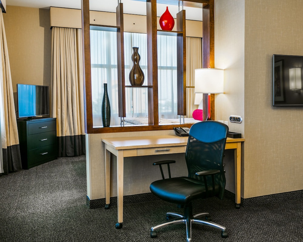 Suite, 1 King Bed with Sofa bed, Non Smoking (Upgrade, Tower Room) - Photo 2