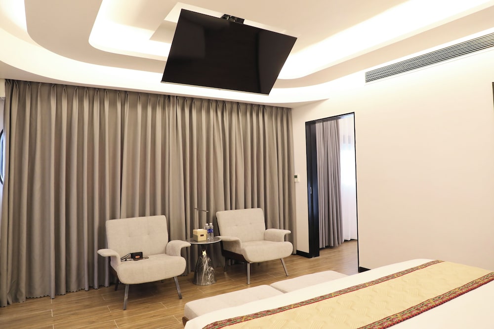Luxury Suite photo 2