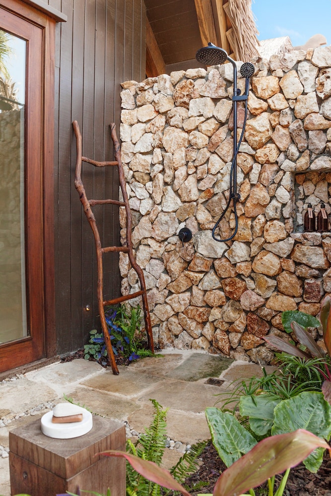 Five Bedroom Beachfront Pool Residence