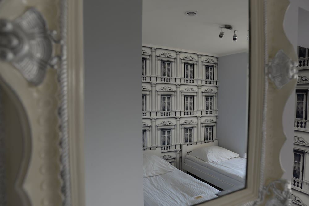Twin Room - Photo 11