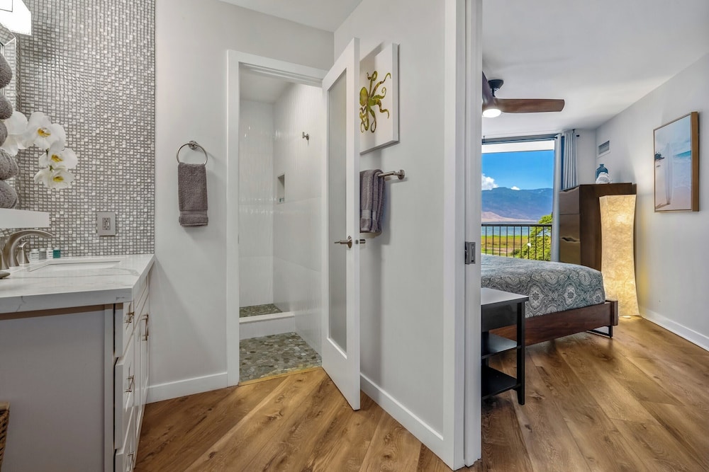 Luxury Condo photo 3