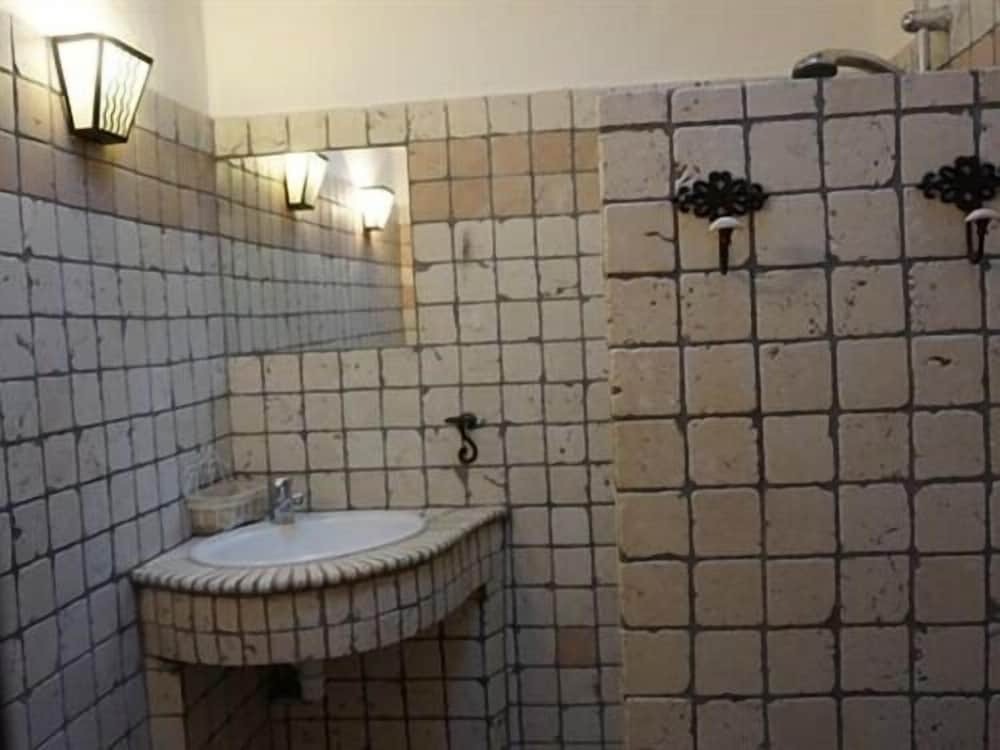 Standard Suite, Private Bathroom (les chenes) photo 3