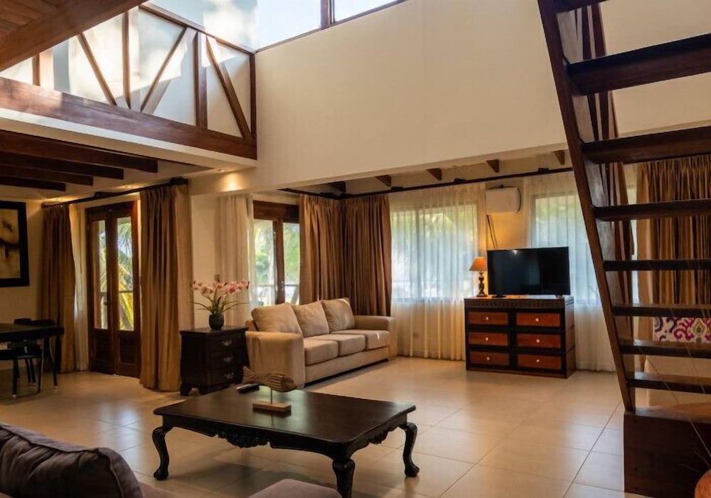 Exclusive House, 4 Bedrooms, Beachside photo 2