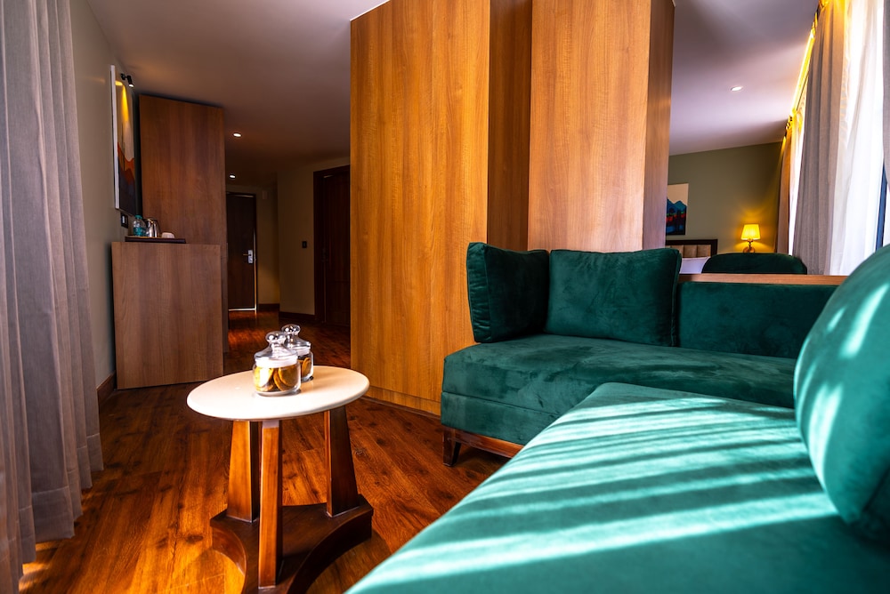 Suite - Photo 5