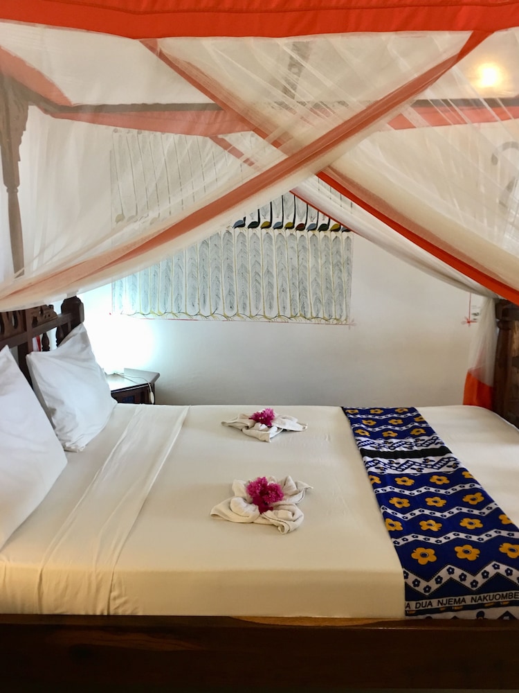Classic Double Room, 1 Queen Bed, Ocean View photo 2