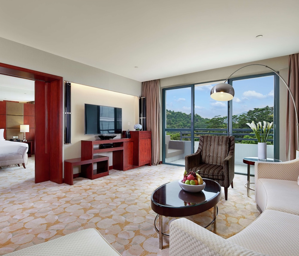 Suite, 1 Bedroom, Balcony - Photo 3