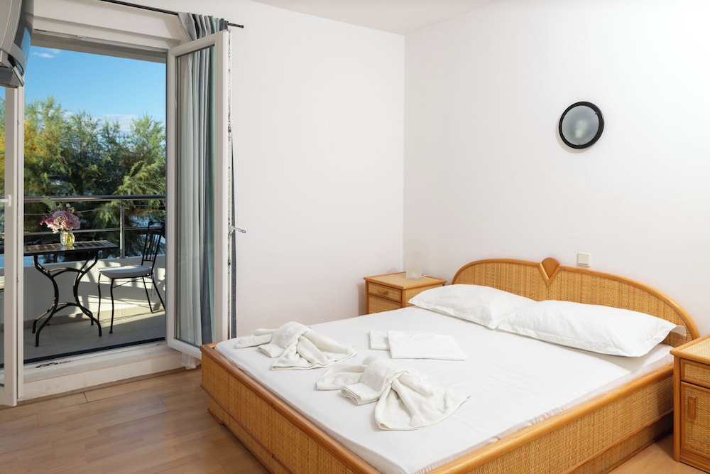 Triple Room, Balcony, Sea View photo 2