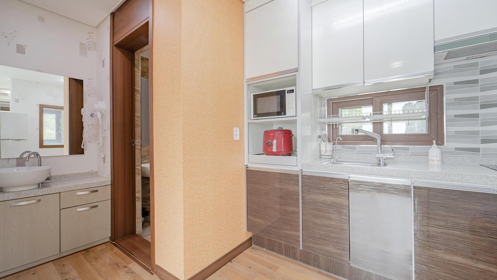 Basic Room, 1 Bedroom (1gadong 201) - Photo 6