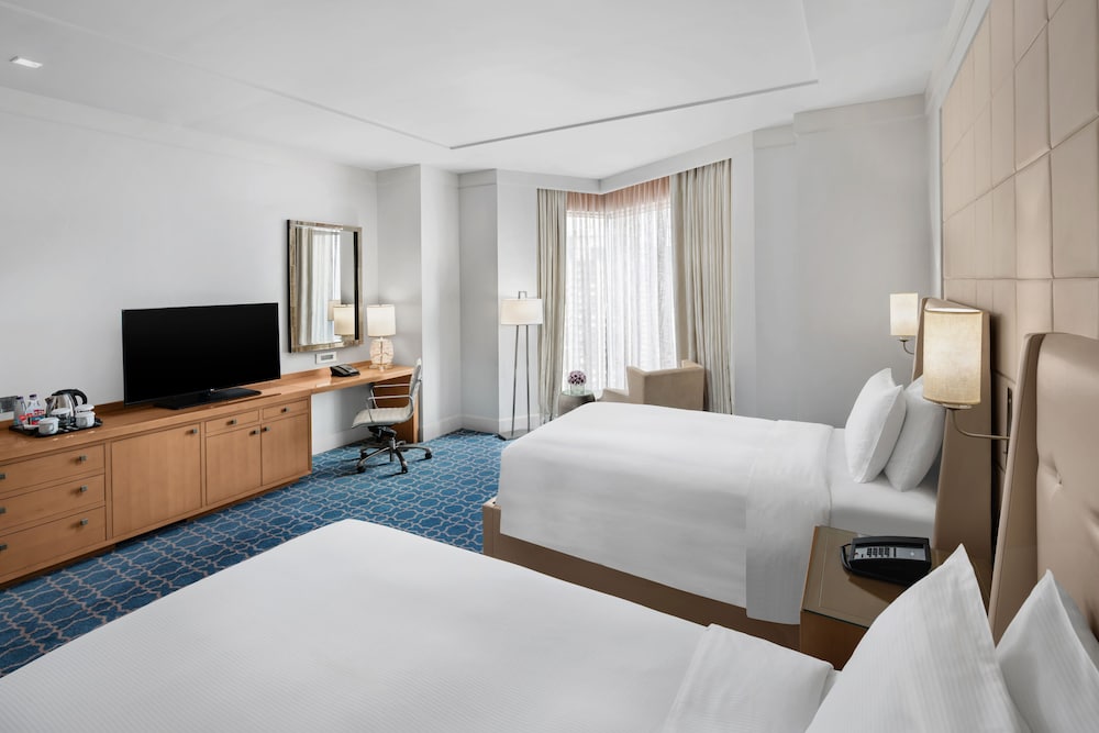 Deluxe Room, 3 Twin Beds, Non Smoking thumbnail 6