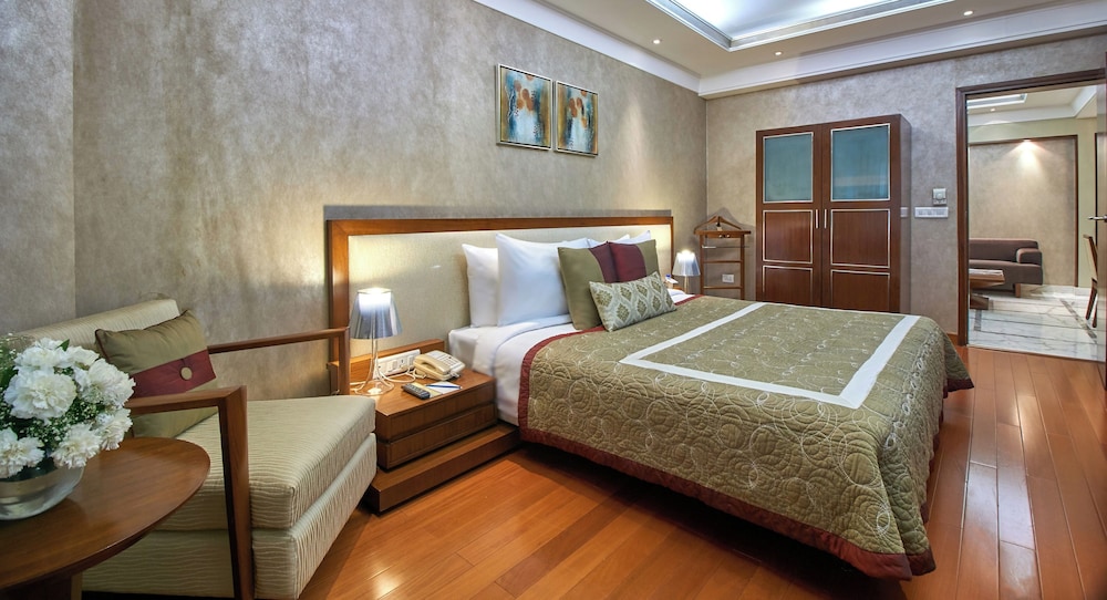Deluxe Suite - Photo 1