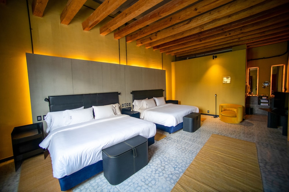 Master Executive Suite 2Beds