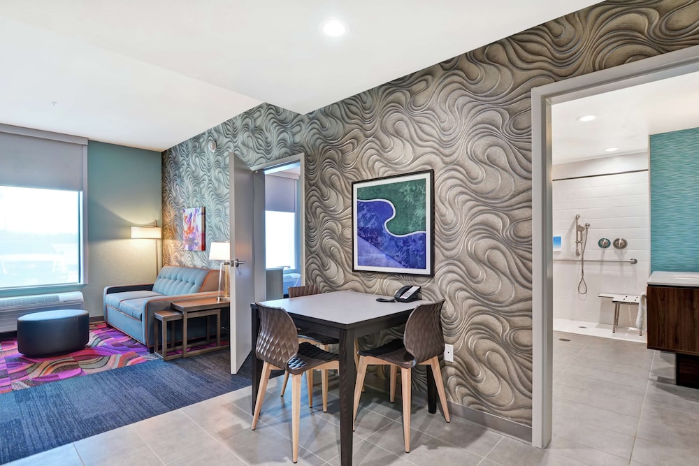 Suite, 1 Queen Bed, Accessible (Roll-In Shower)