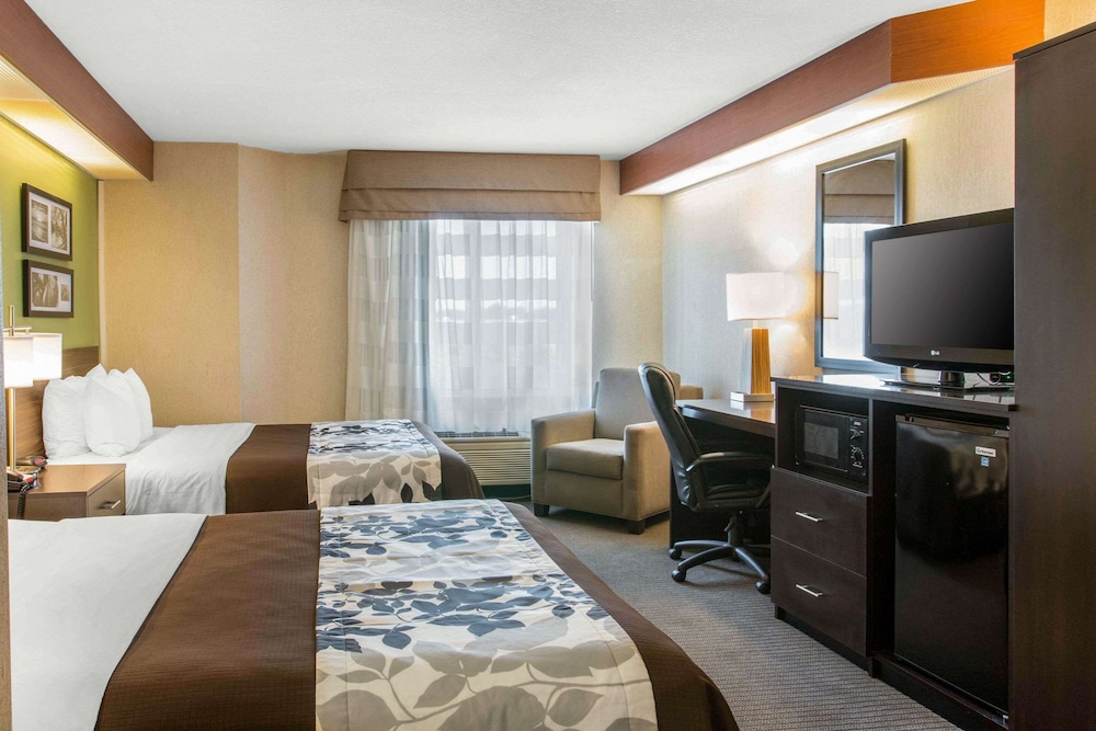 Standard Room, 2 Queen Beds, Non Smoking - Photo 2