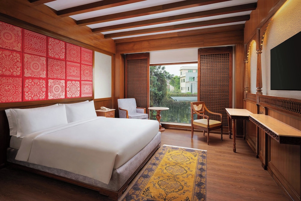 Standard Room, 1 King Bed, City View - Photo 1