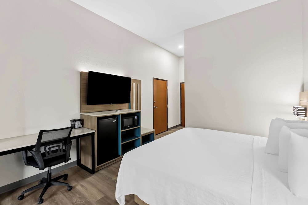 Room, 1 King Bed - Photo 4