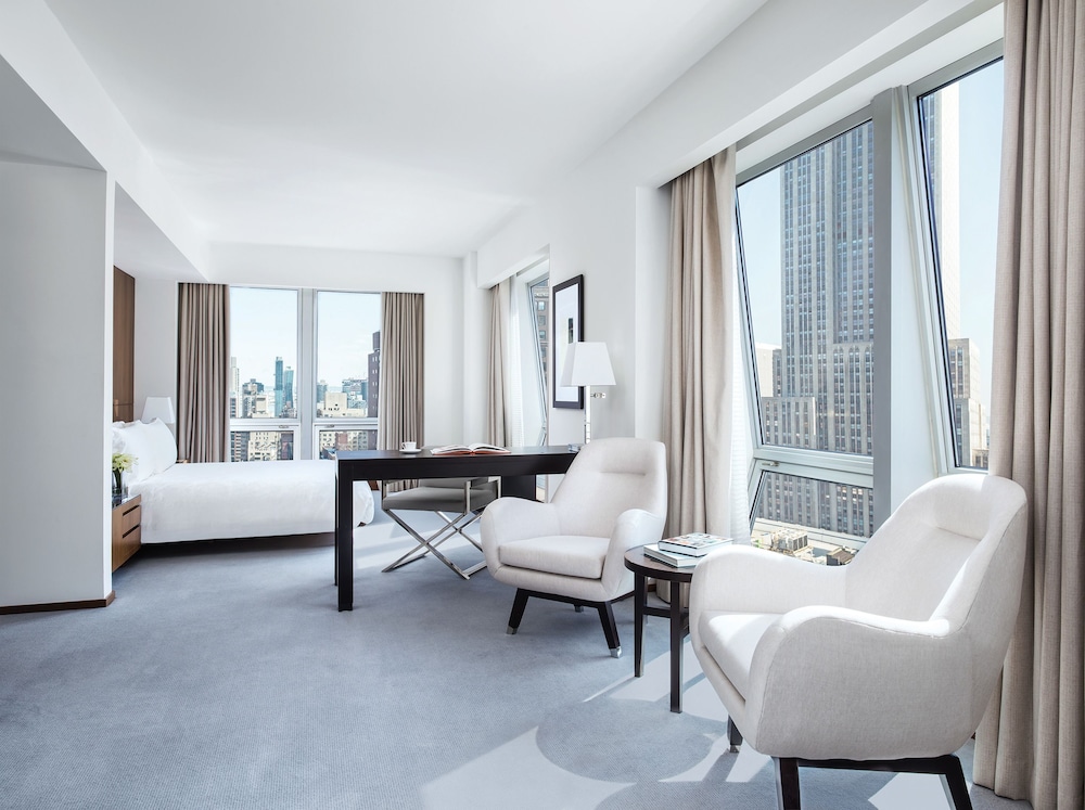Junior Suite, Club Lounge Access (Empire State View)