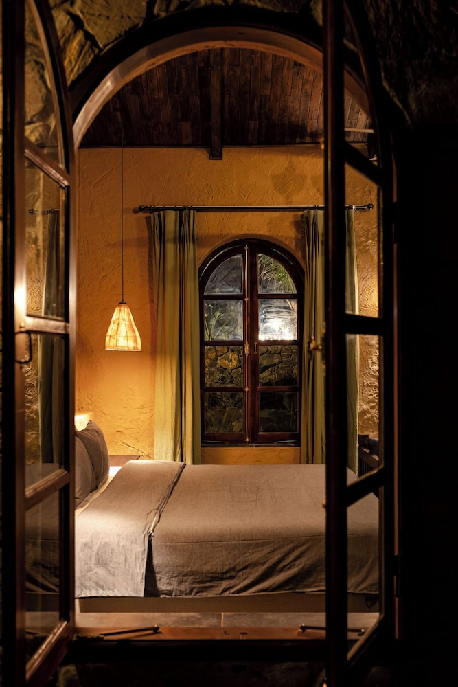 Deluxe Double Room, Bathtub photo 3