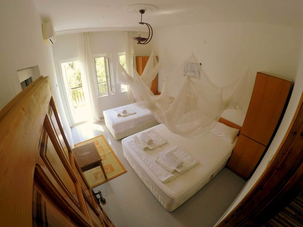 Standard Triple Room - Photo 18