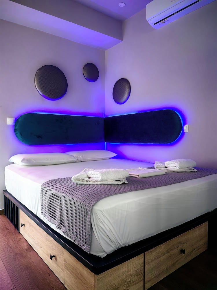 Luxury Suite, 1 Queen Bed With Sofa Bed, Pool Access, Ocean View