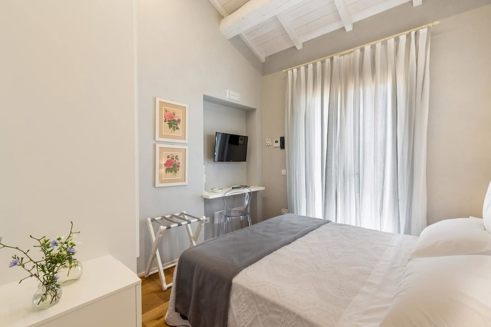 Double Room (Small) photo 3
