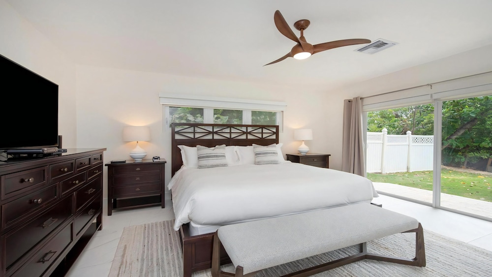Luxury Condo photo 2