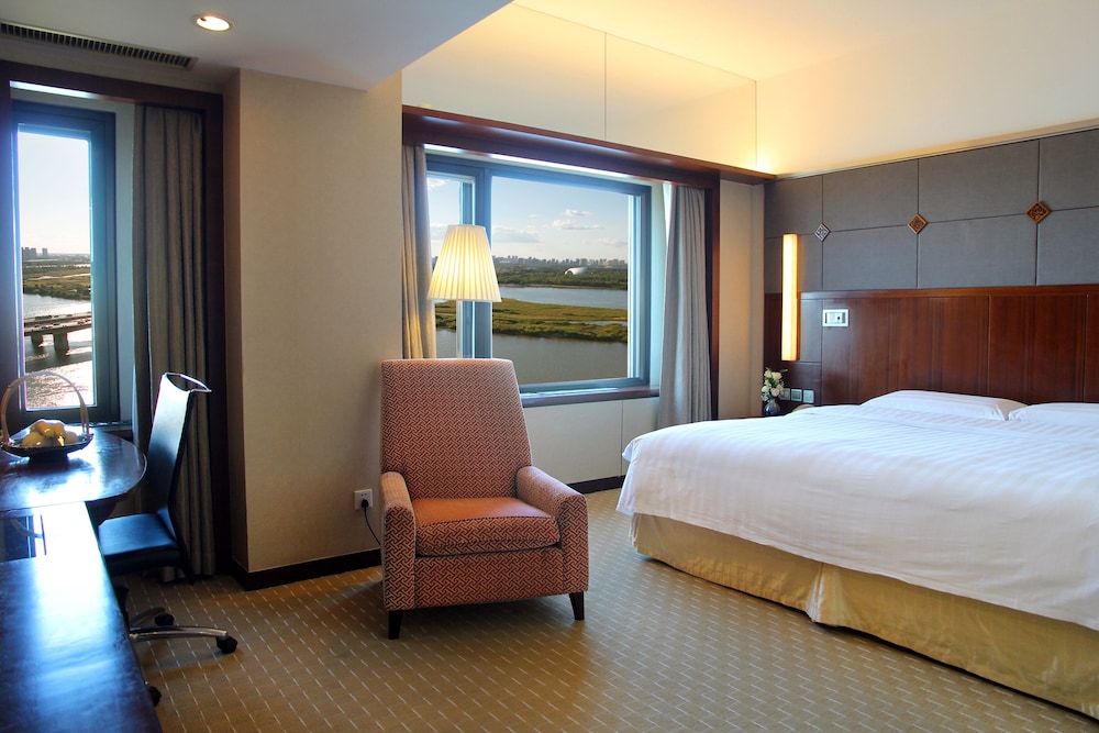 Horizon, Premier Room, 1 King Bed - Photo 1