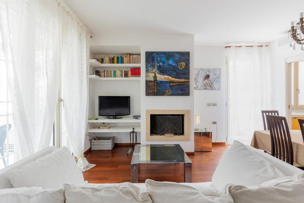 Apartment photo 1