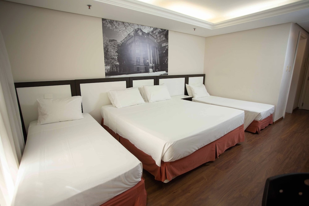 Classic Quadruple Room, Multiple Beds photo 3