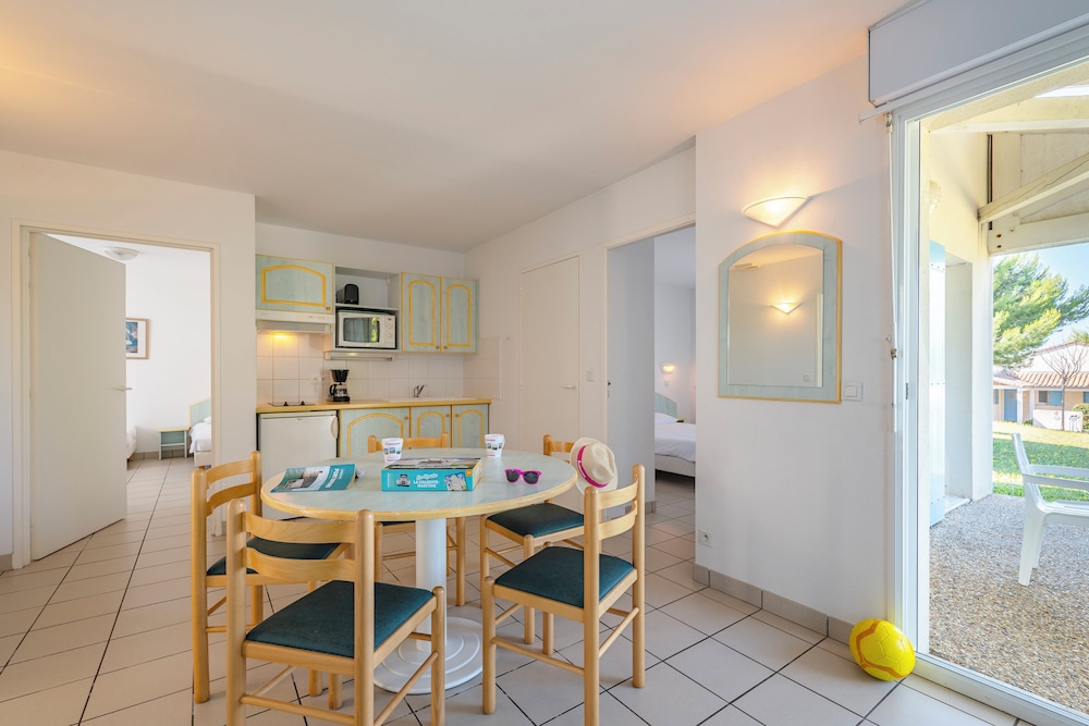 Apartment, 3 Bedrooms - Photo 4