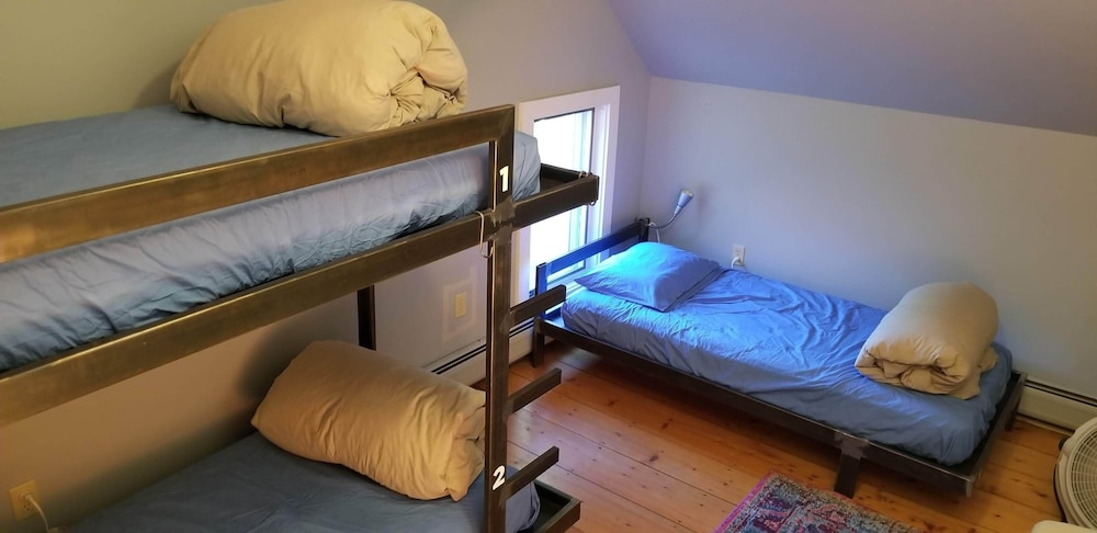 Basic Shared Dormitory, Mixed Dorm (Superman Room) photo 1