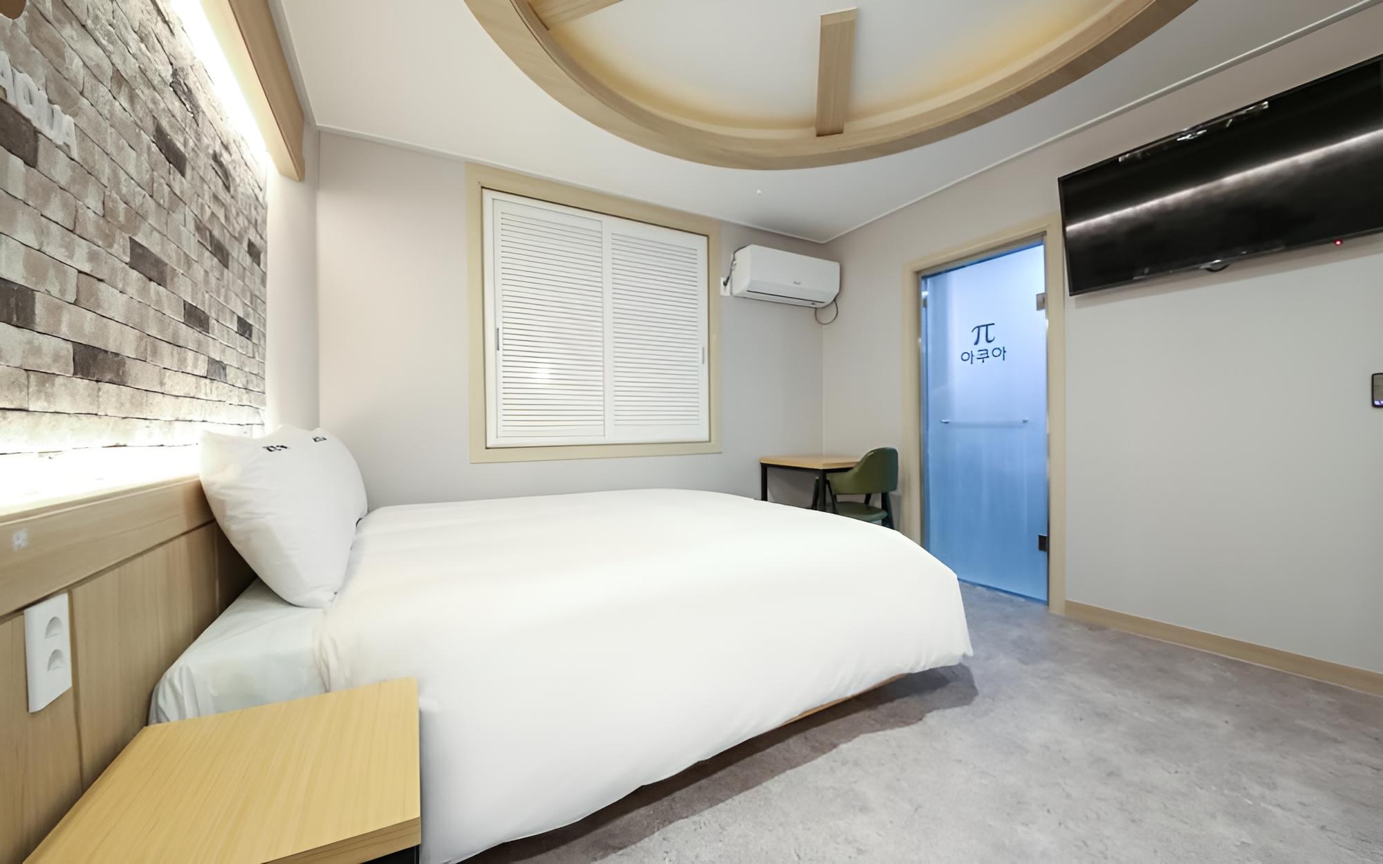 Room (Standard B (You can watch Netflix)) photo 2