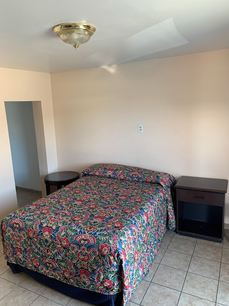 Room, 1 Queen Bed photo 1
