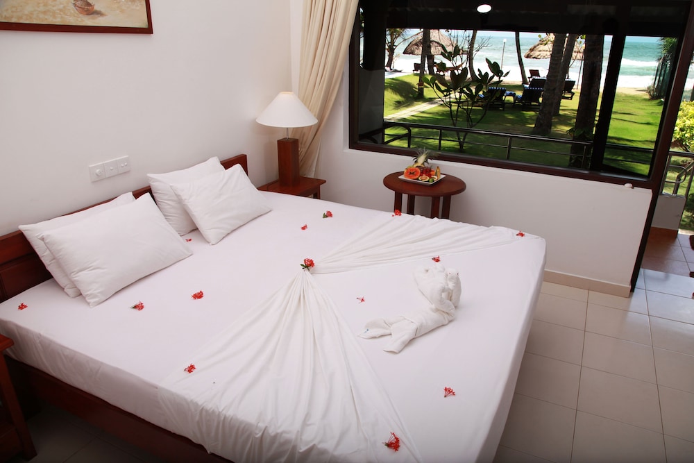Deluxe Double Room, Beach View photo 2